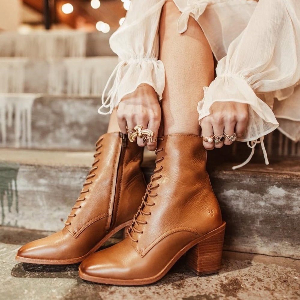 ✨✨✨Fry Boots Georgia Lace Up Bootie